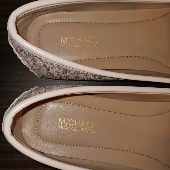 NWT IN BOX 💥 MICHAEL KORS Vanilla Fulton Studded Logo Moccasins w/Gold MK Logo - Picture 5 of 6